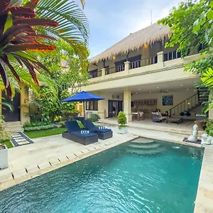 Bugis Kayu Aya Seminyak (Bali)